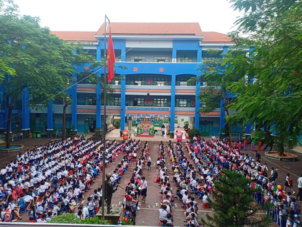 bidrico quang ba sua chua den truong hoc